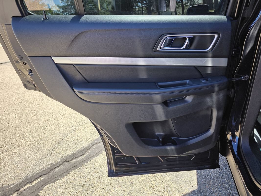 Used 2016 Ford Explorer XLT w/ Equipment Group 202A AWD/4WD image 16