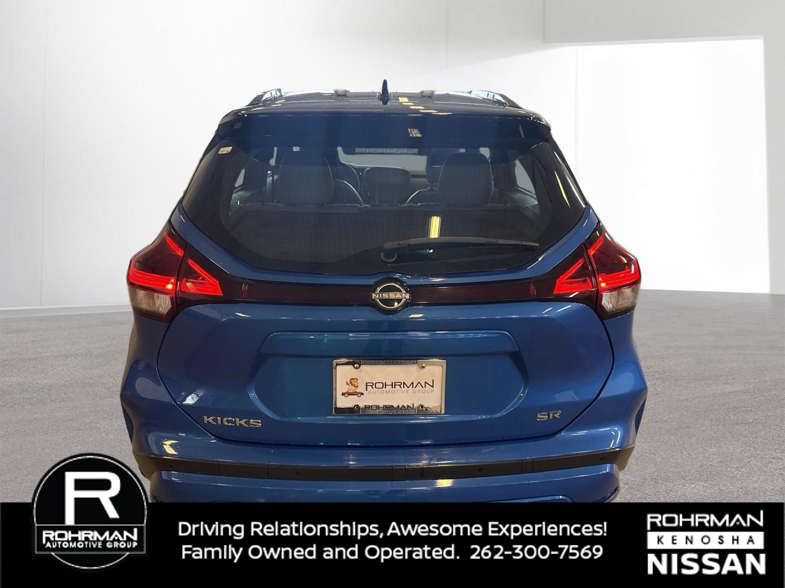 Used 2023 Nissan Kicks SR w/ SR Premium Package FWD image 5