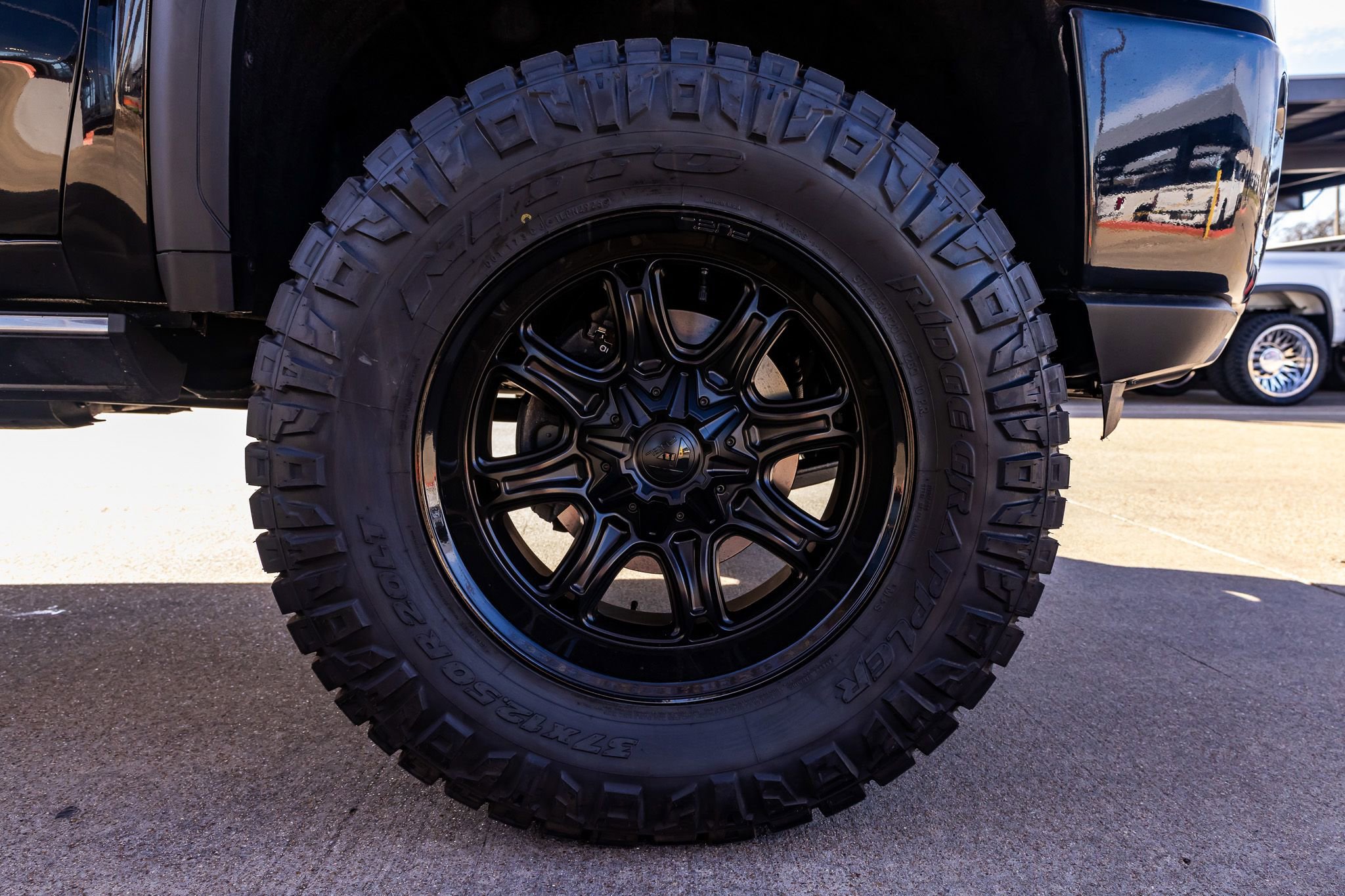 Used 2023 GMC Sierra 2500 Denali w/ Denali Black Diamond Edition image 12