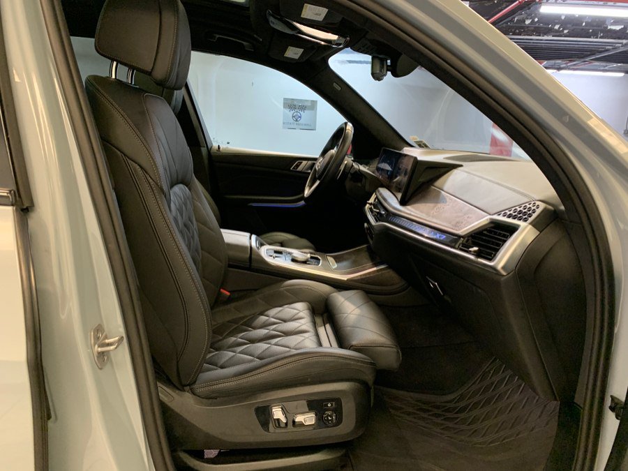 Used 2025 BMW X7 xDrive40i w/ M Sport Package AWD/4WD image 87