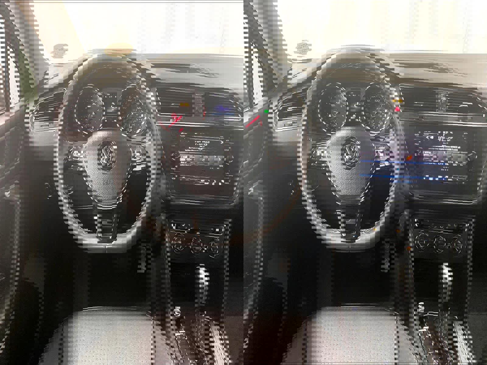 Used 2021 Volkswagen Tiguan SE image 17