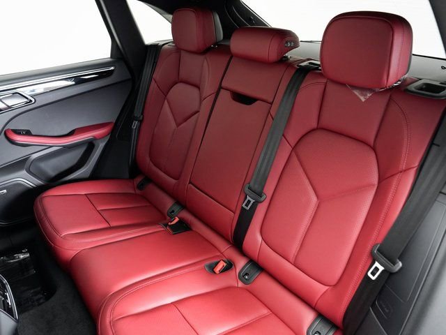 Certified 2025 Porsche Macan AWD/4WD image 28