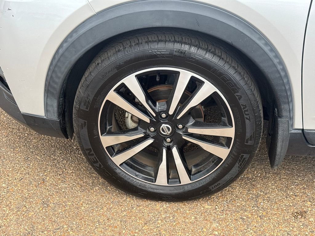 Used 2018 Nissan Kicks SR image 25