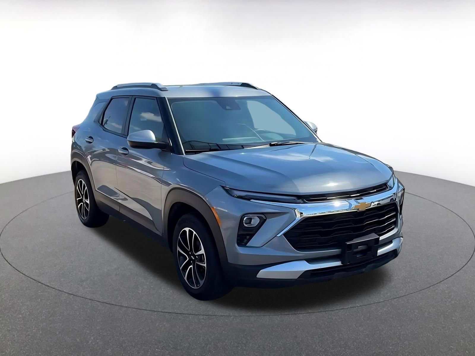 Used 2025 Chevrolet TrailBlazer LT image 3