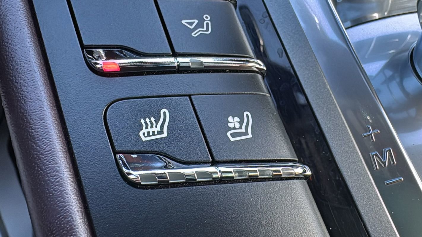 Used 2015 Porsche Panamera 4 image 33