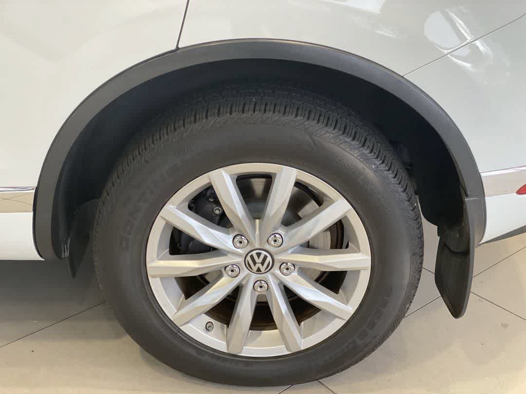 Used 2016 Volkswagen Touareg Sport AWD/4WD image 13