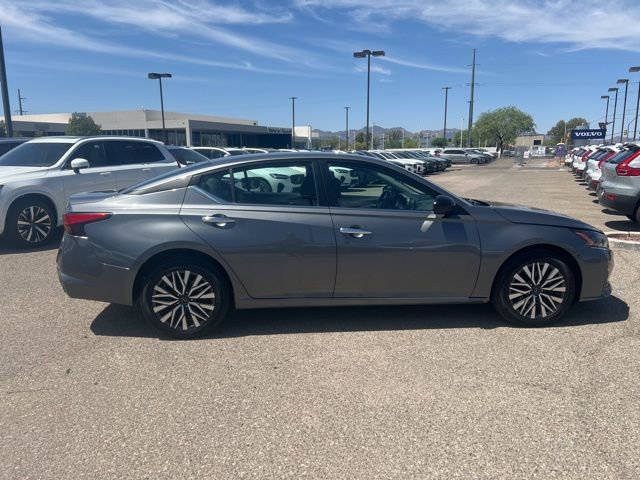 Used 2024 Nissan Altima 2.5 SV AWD/4WD image 2