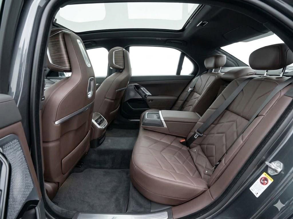 Used 2023 BMW 740i RWD image 13