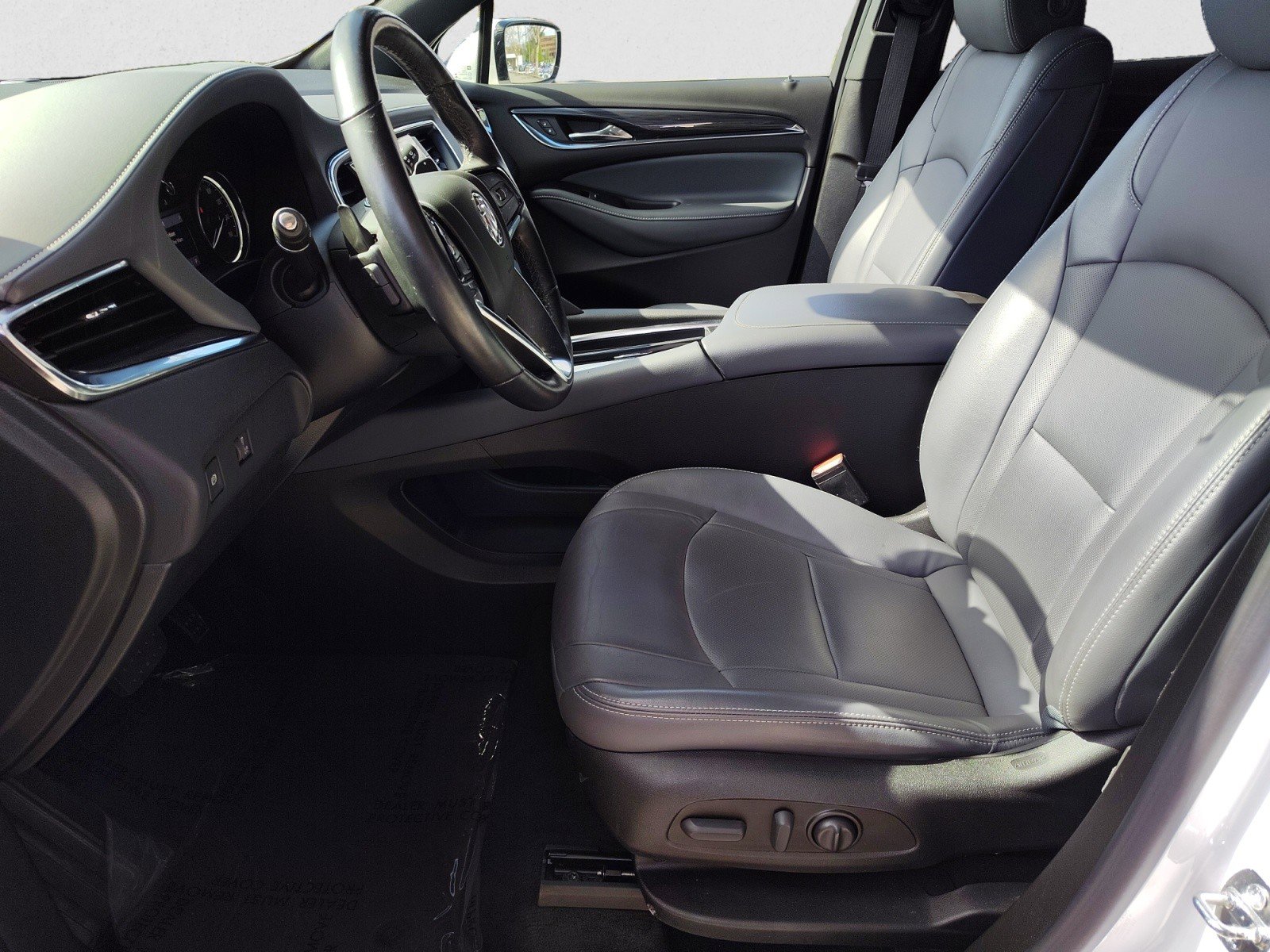 Used 2023 Buick Enclave Essence image 11