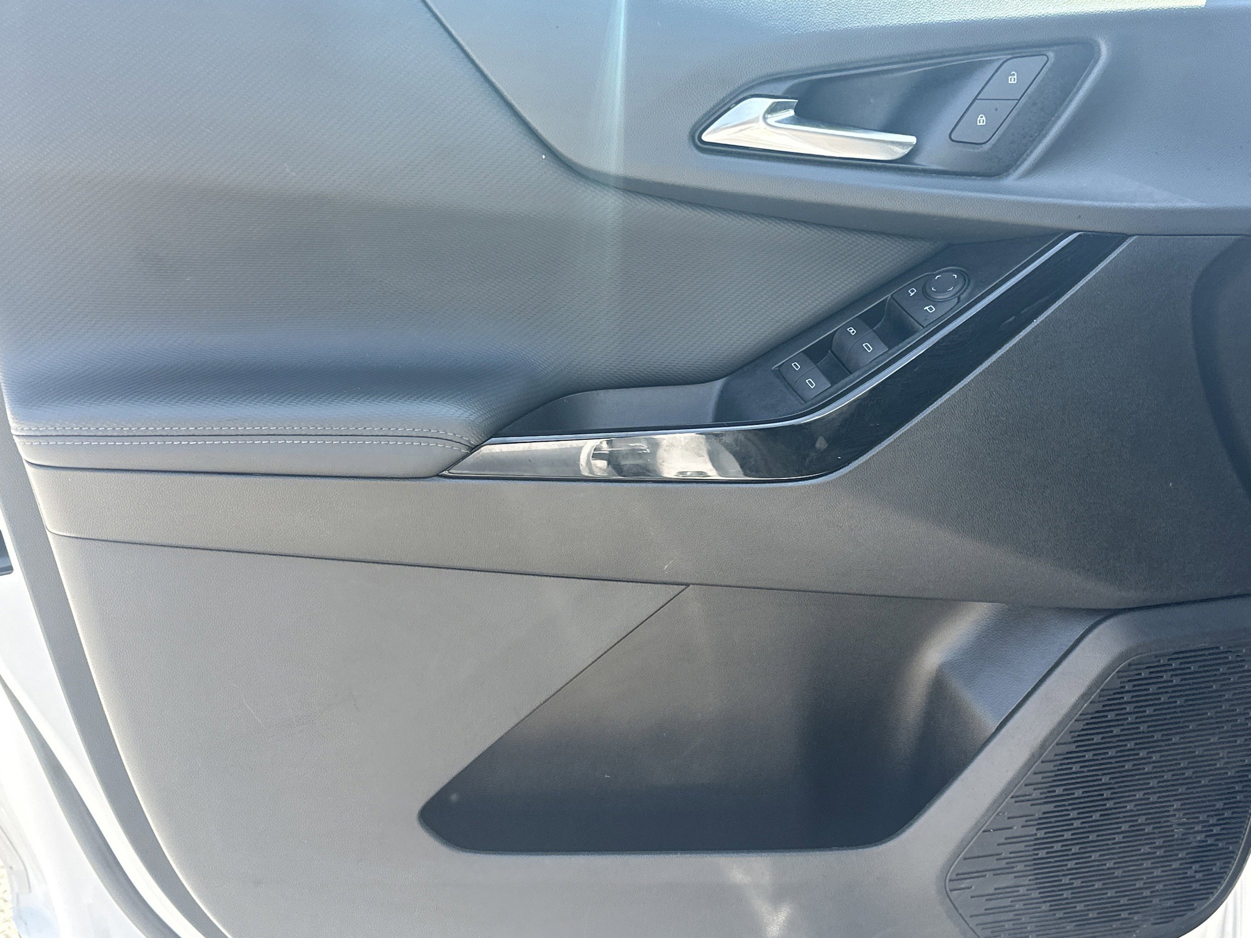 Used 2025 Chevrolet Equinox LT FWD image 10