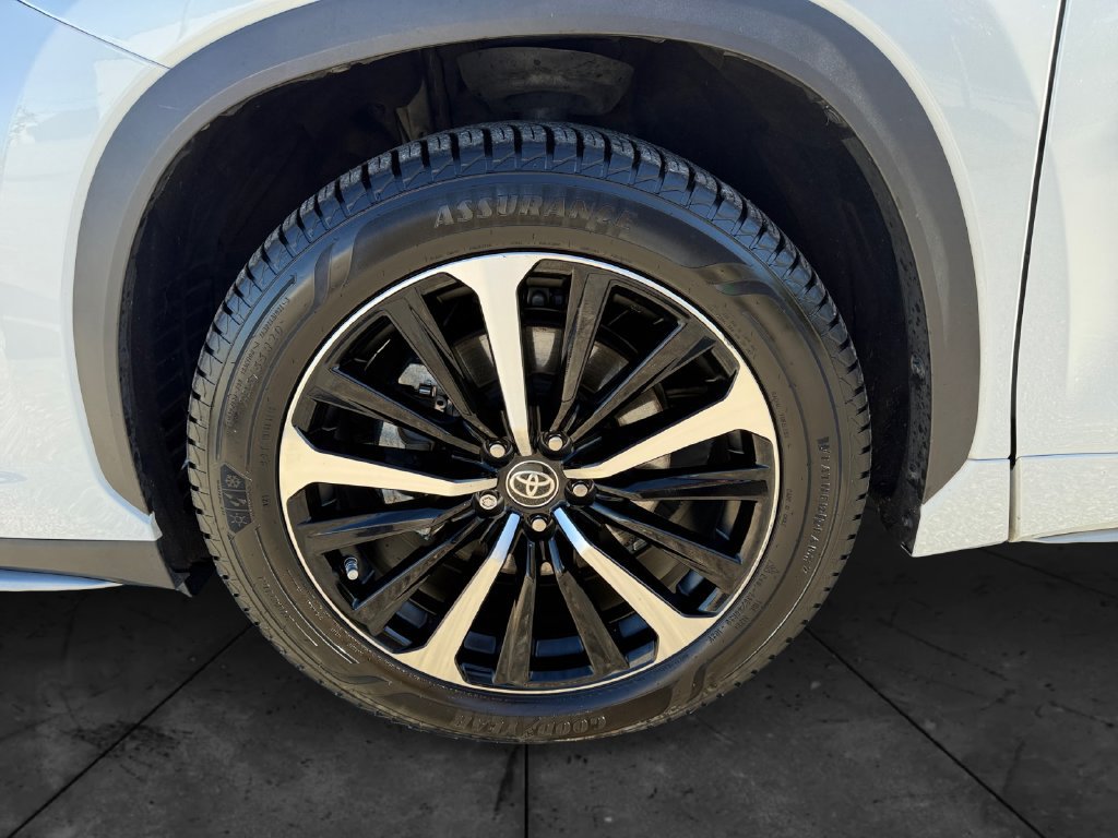 Used 2022 Toyota Highlander XSE AWD/4WD image 14