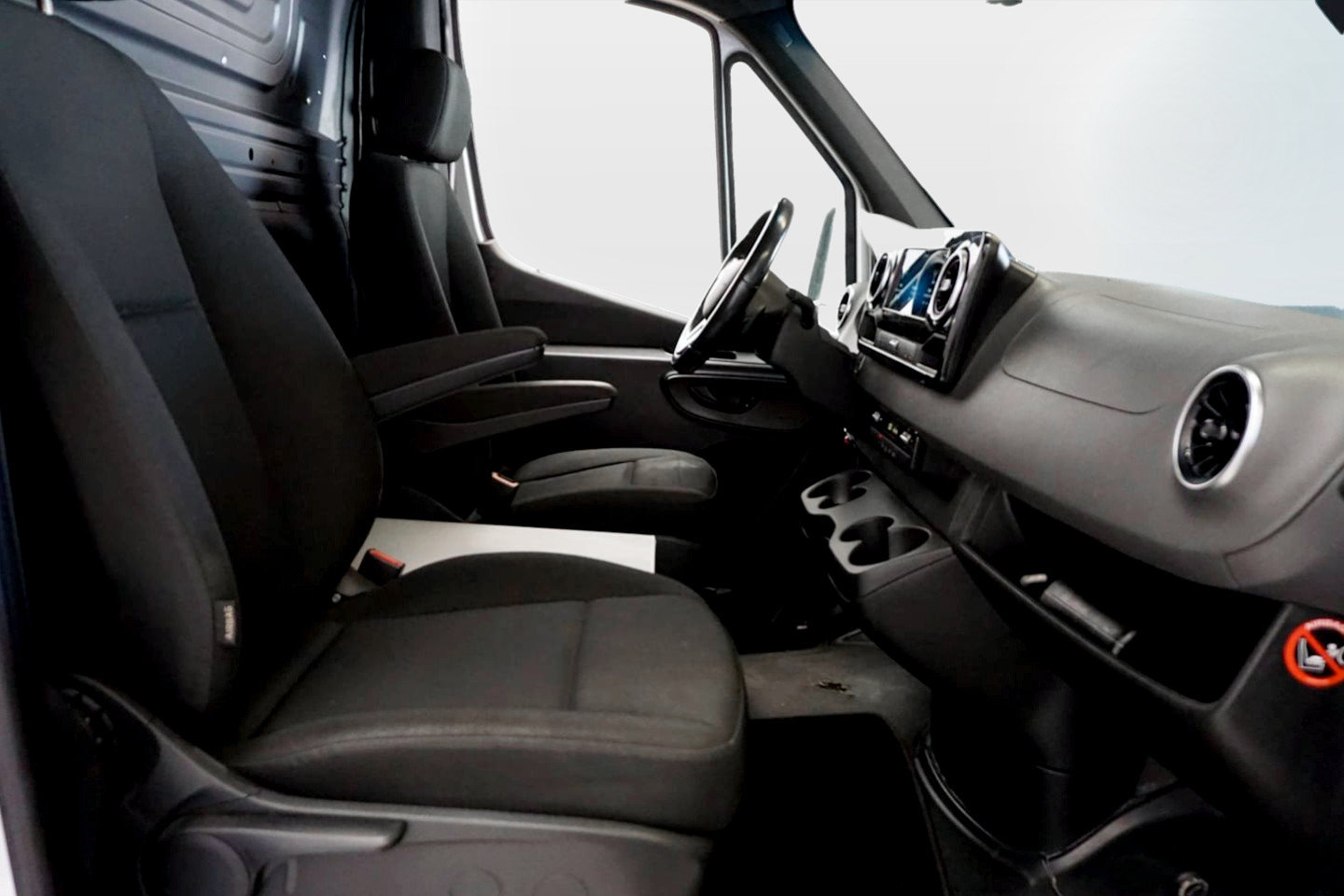 Used 2019 Freightliner Sprinter 170 Cargo RWD image 16