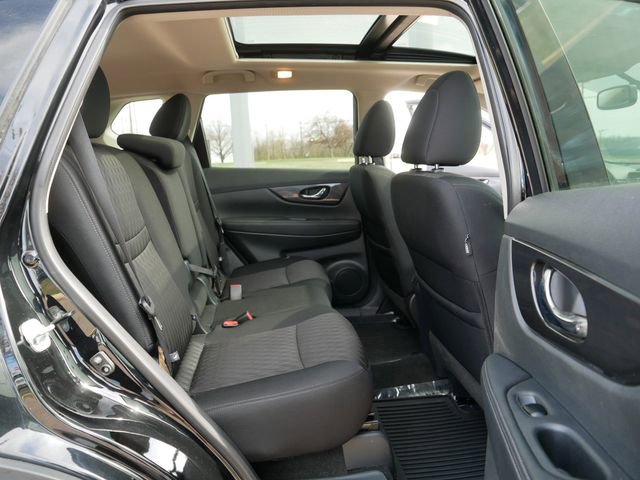 Used 2017 Nissan Rogue SV image 19