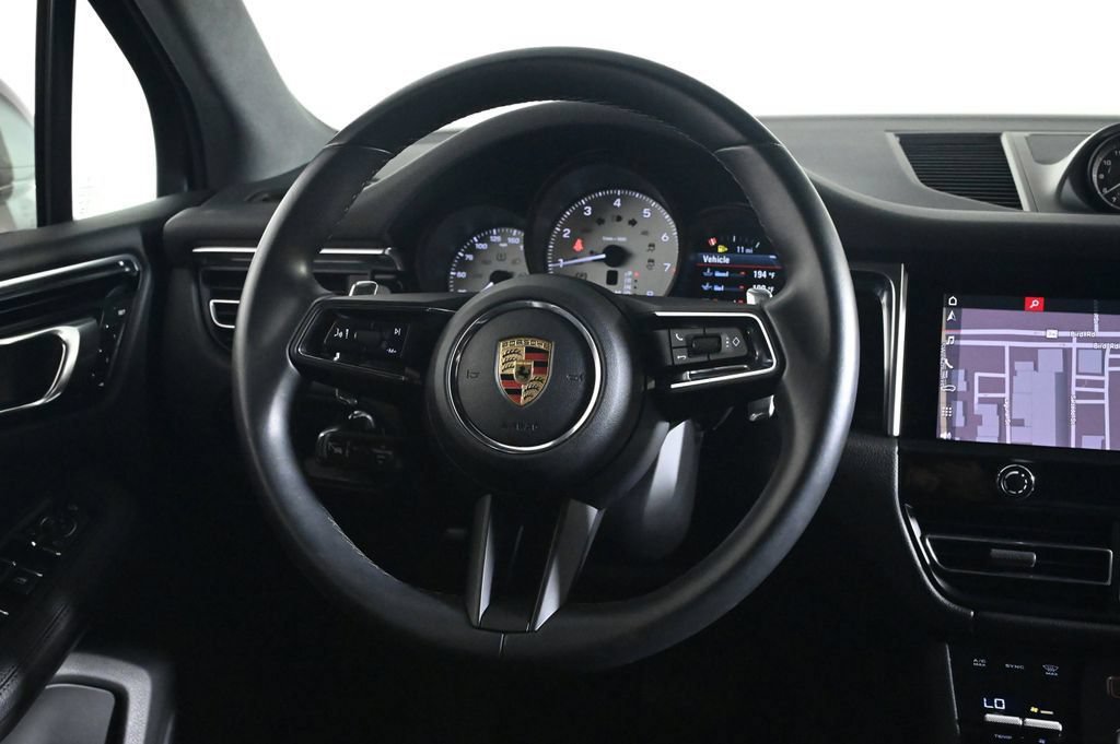 Certified 2023 Porsche Macan AWD/4WD image 12