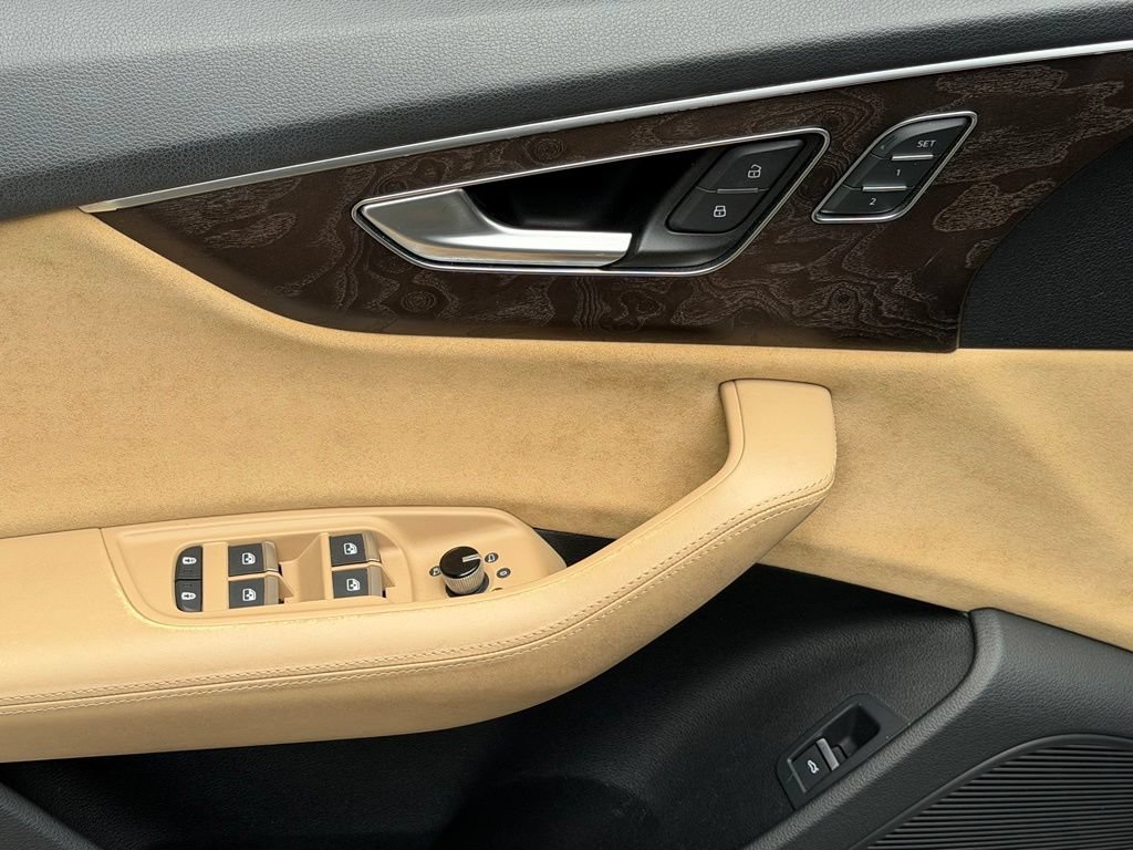 Used 2019 Audi Q8 Prestige w/ Luxury Package AWD/4WD image 30