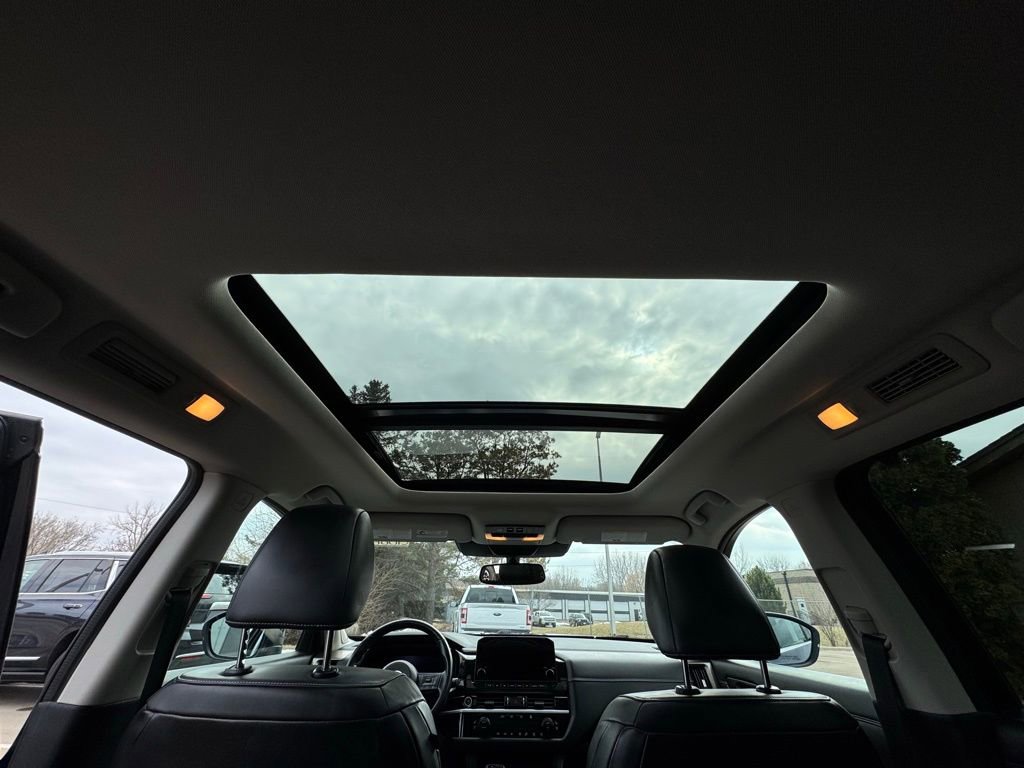 Used 2022 Nissan Pathfinder Platinum image 31