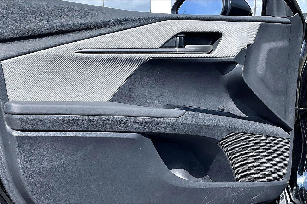 Used 2025 Toyota Camry SE image 17