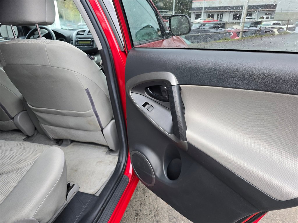 Used 2012 Toyota RAV4 FWD image 14