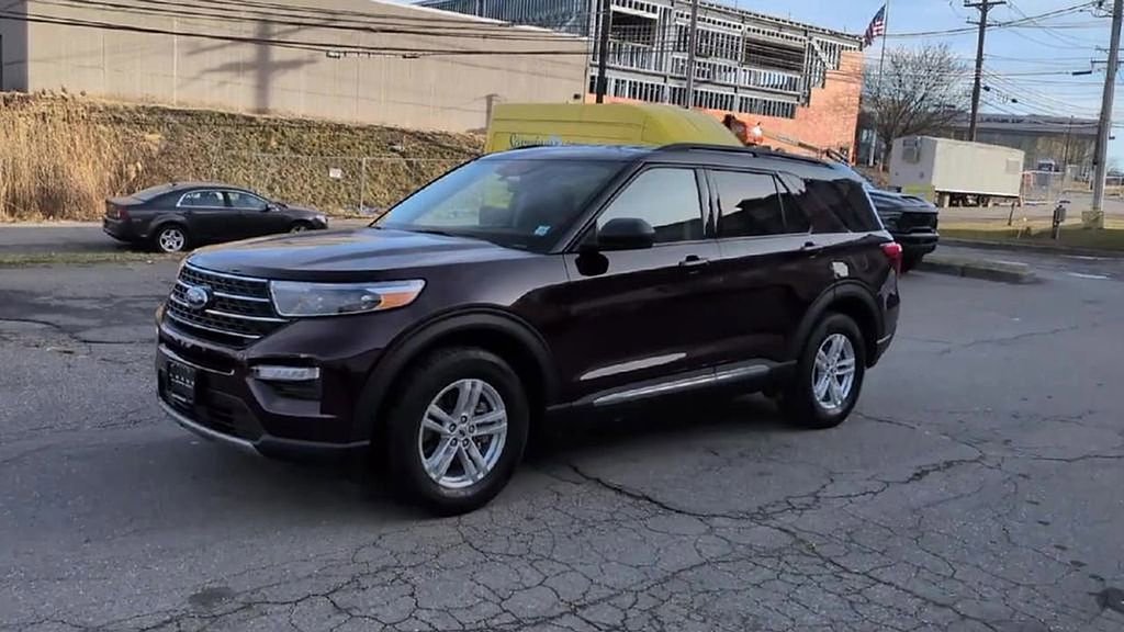 Used 2023 Ford Explorer XLT w/ Equipment Group 202A AWD/4WD image 4