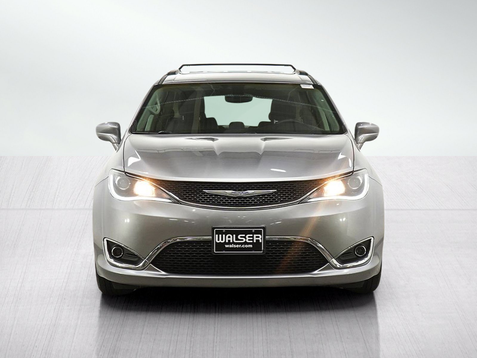 Used 2017 Chrysler Pacifica Touring-L FWD image 8