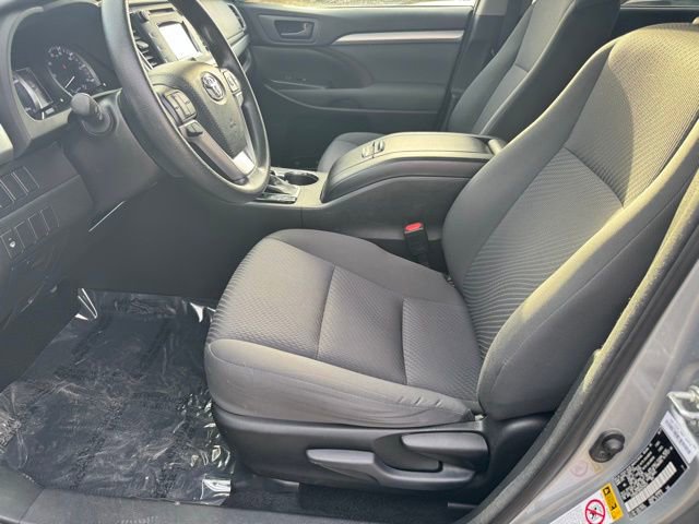 Certified 2017 Toyota Highlander LE w/ Carpet Mat Package AWD/4WD image 6