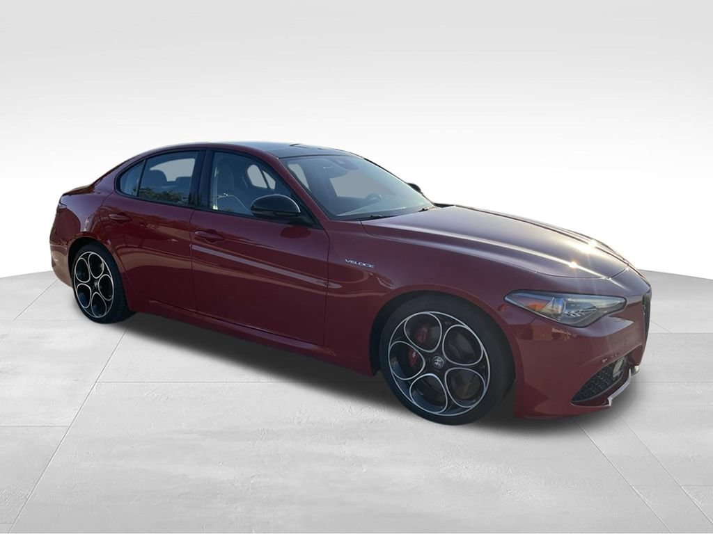 Used 2023 Alfa Romeo Giulia Veloce RWD image 5