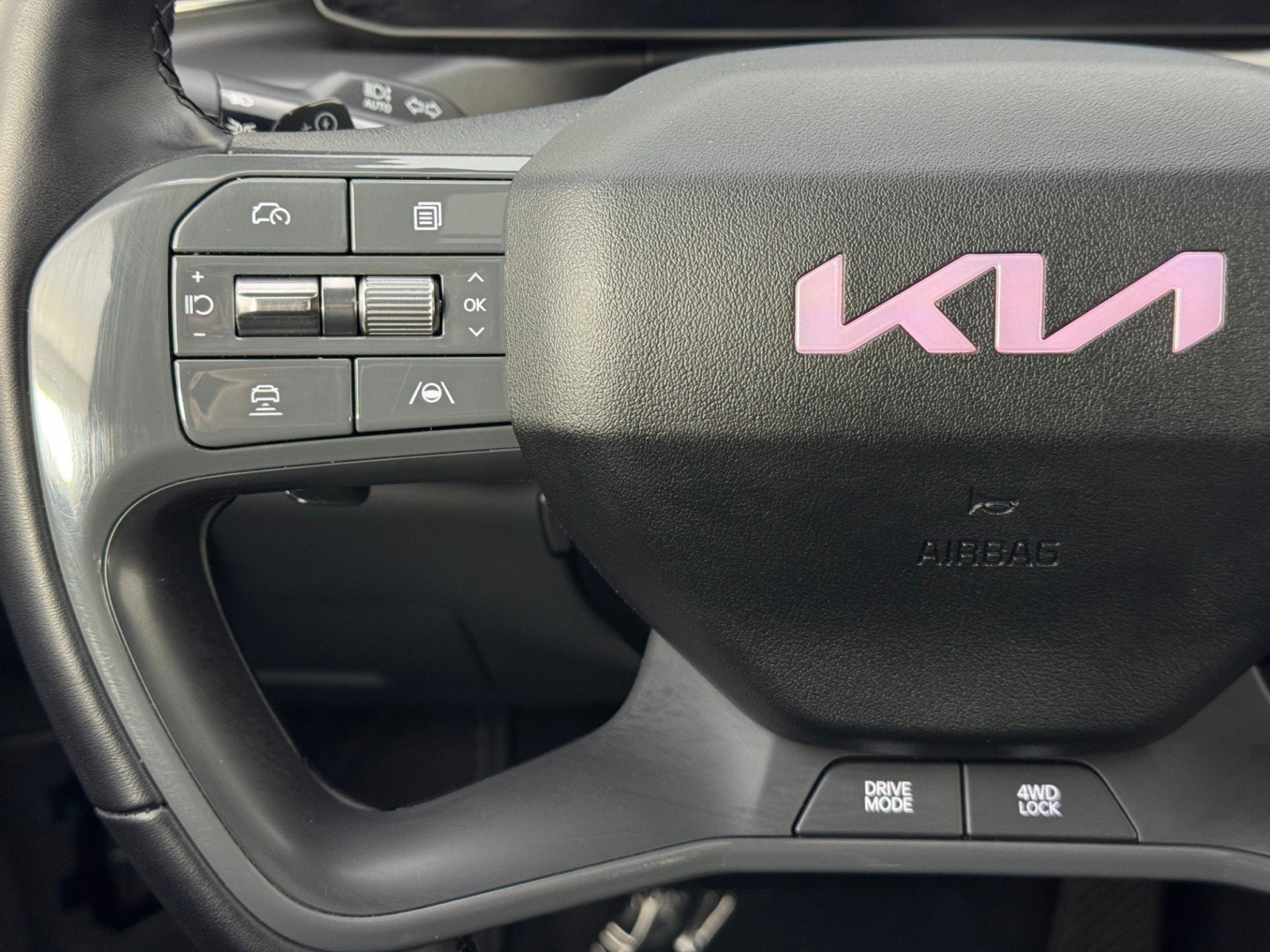 Used 2024 Kia EV9 Land image 23