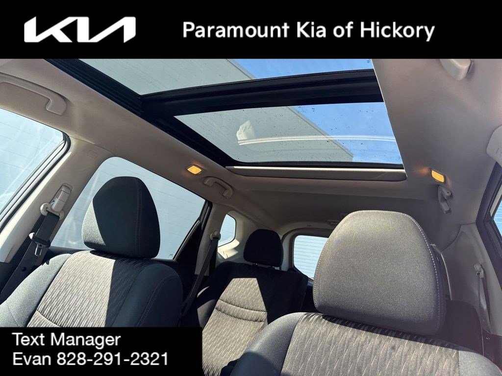 Used 2017 Nissan Rogue SV w/ Sun & Sound Touring Package image 32