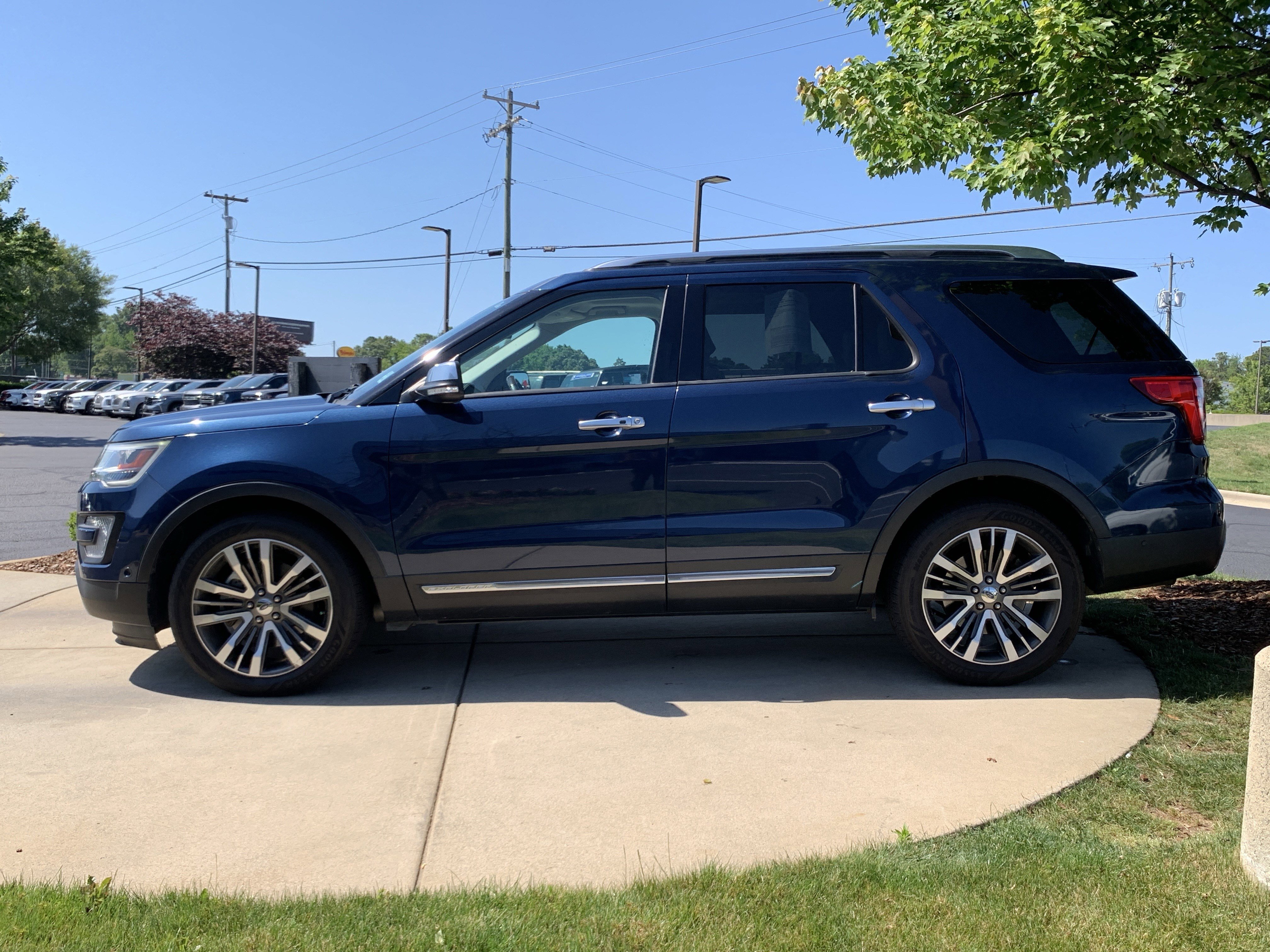 Used 2017 Ford Explorer Platinum AWD/4WD image 7