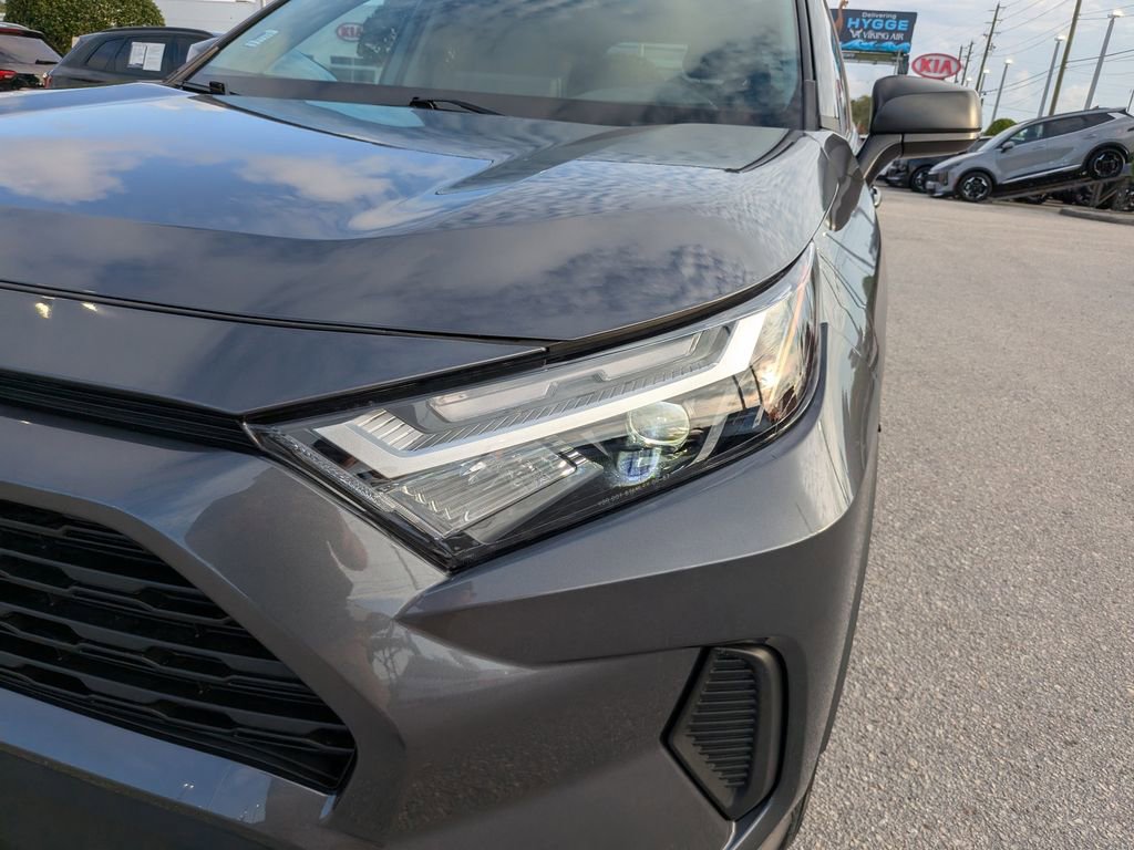 Used 2025 Toyota RAV4 LE AWD/4WD image 8
