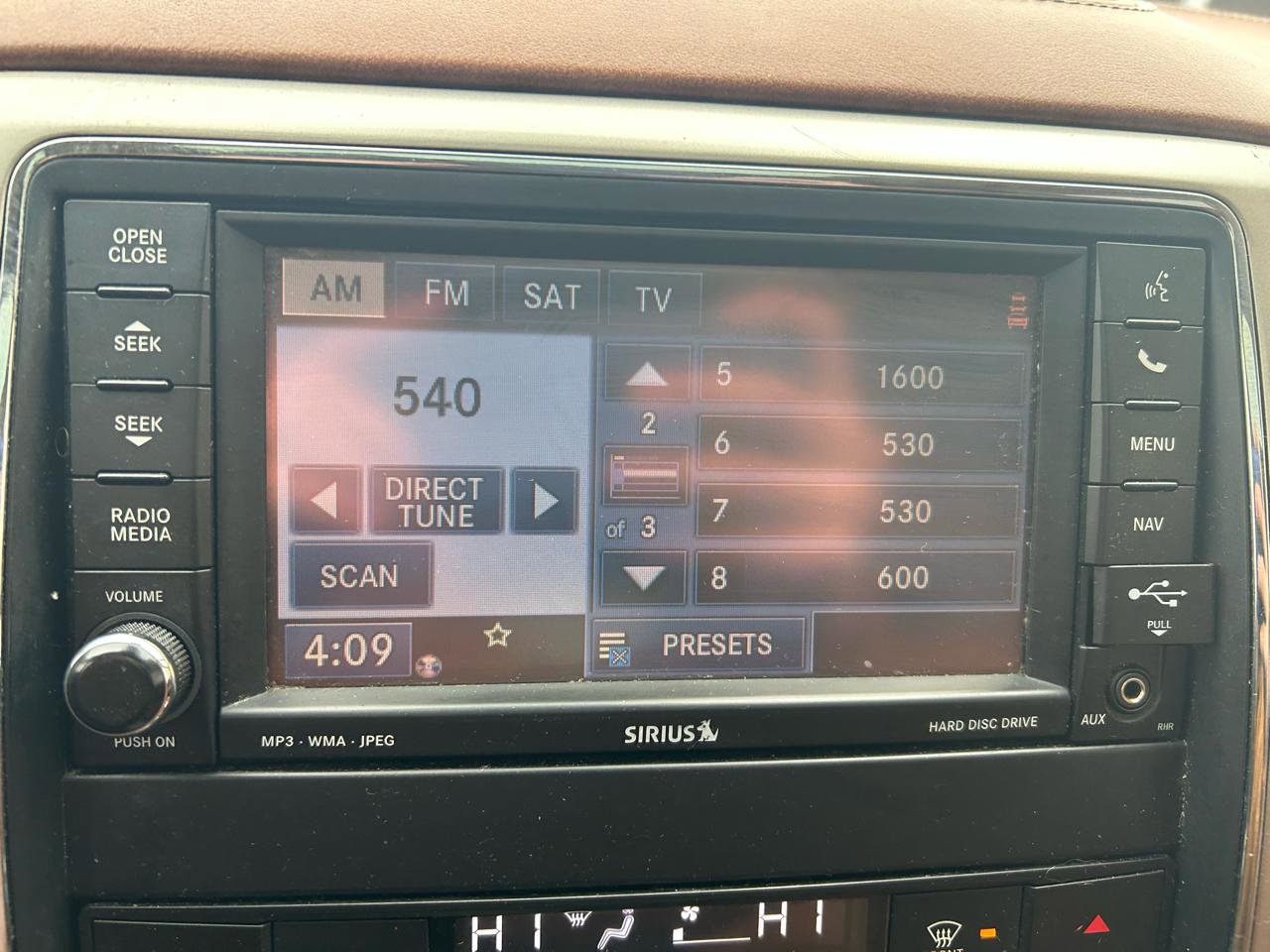 Used 2011 Jeep Grand Cherokee Overland Summit image 23