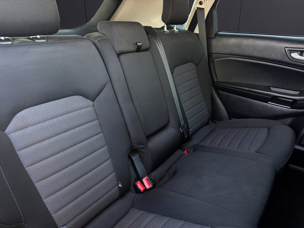 Used 2020 Ford Edge SE FWD image 20
