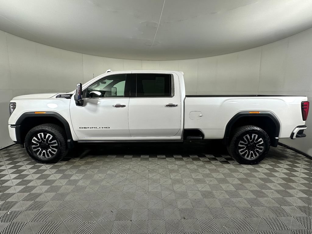 Used 2025 GMC Sierra 3500 Denali Ultimate w/ LPO, GMC Protection Package AWD/4WD image 2