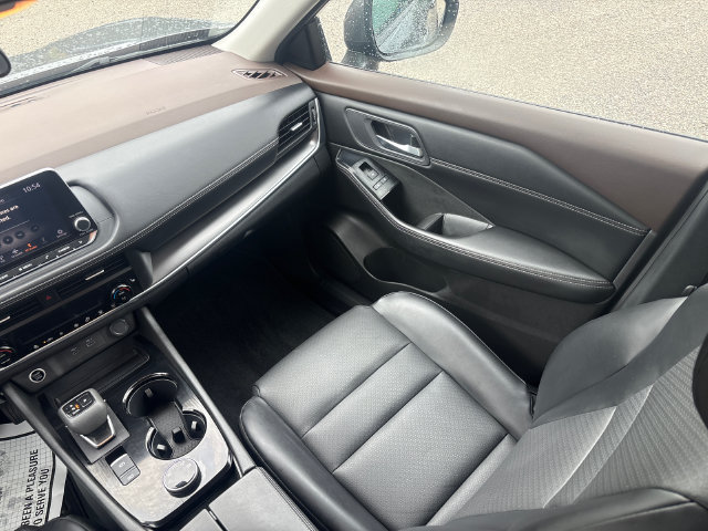 Used 2023 Nissan Rogue SV w/ SV Premium B Package AWD/4WD image 29