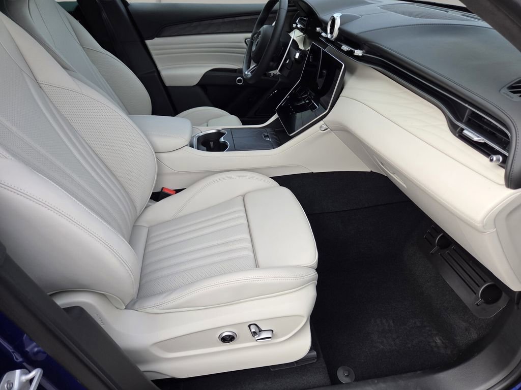 New 2026 Maserati Grecale Modena image 11