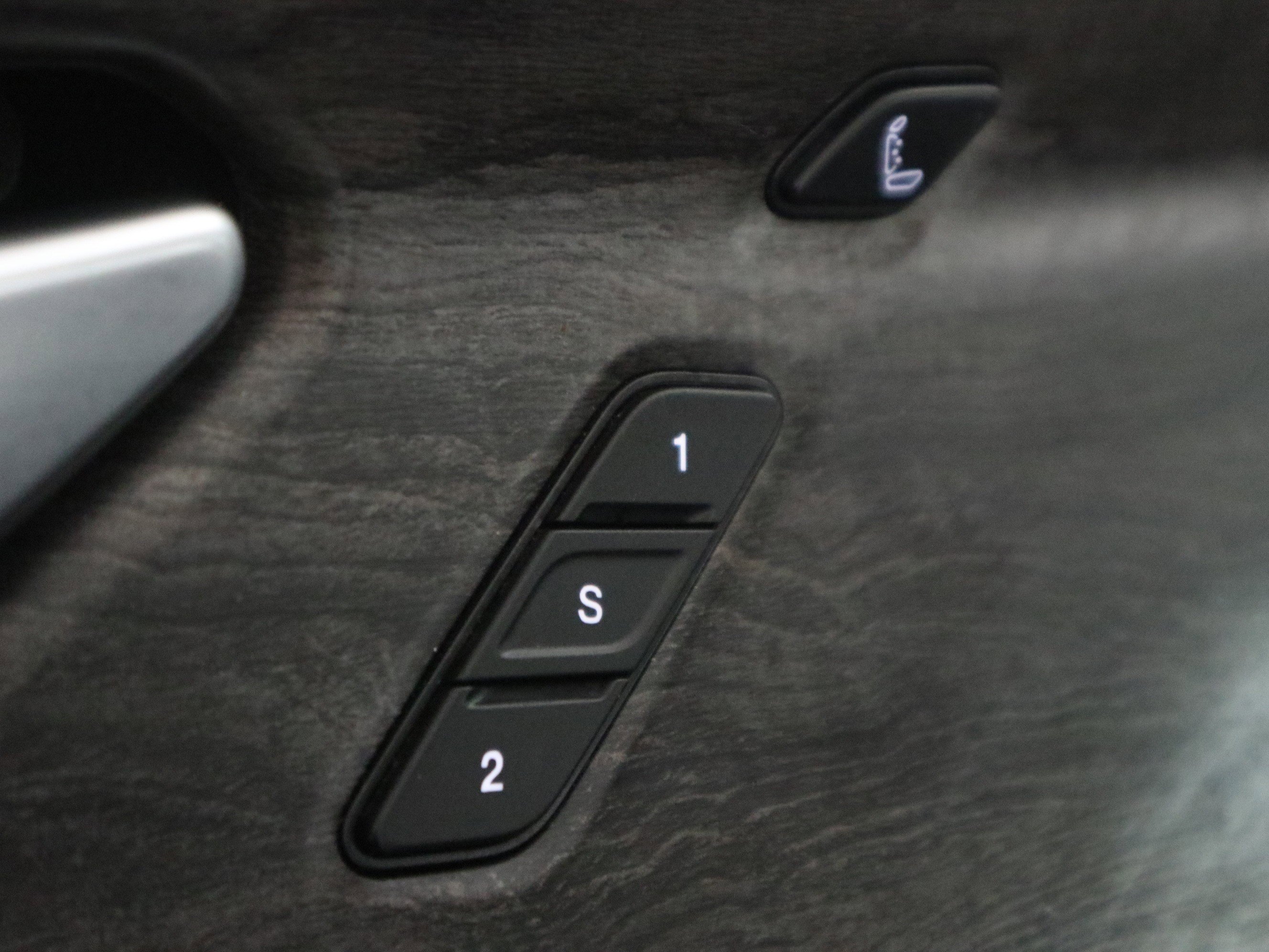 Certified 2022 Jeep Grand Cherokee Overland w/ Luxury Tech Group IV image 35