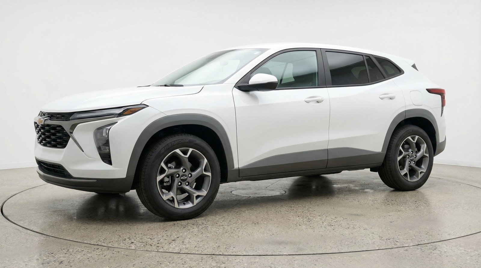 Used 2025 Chevrolet Trax LT w/ LT Convenience Package image 2