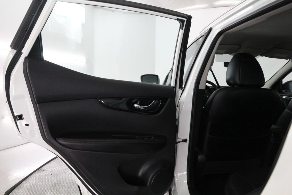 Used 2017 Nissan Rogue Sport SL AWD/4WD image 33