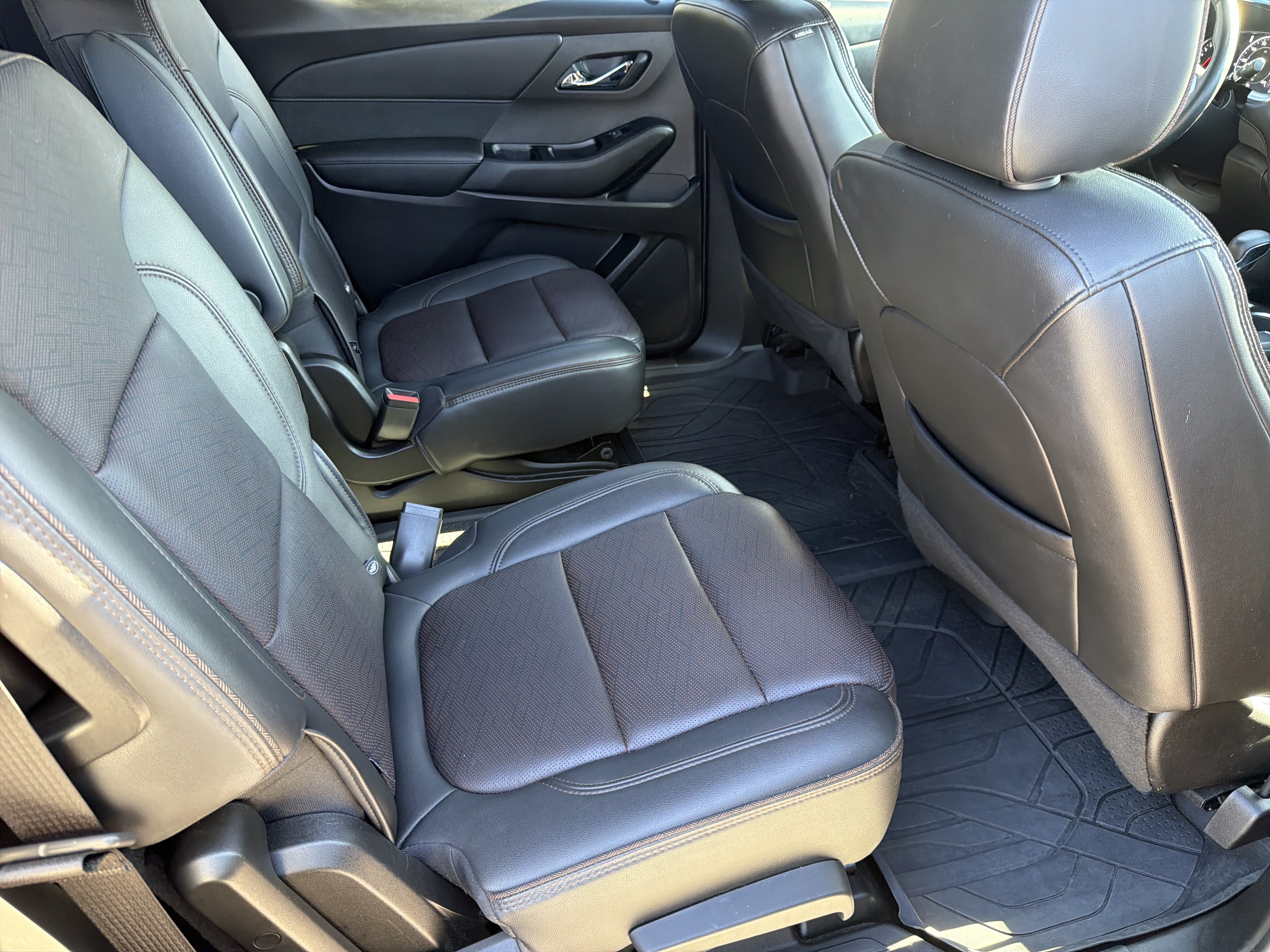 Used 2023 Chevrolet Traverse High Country AWD/4WD image 16