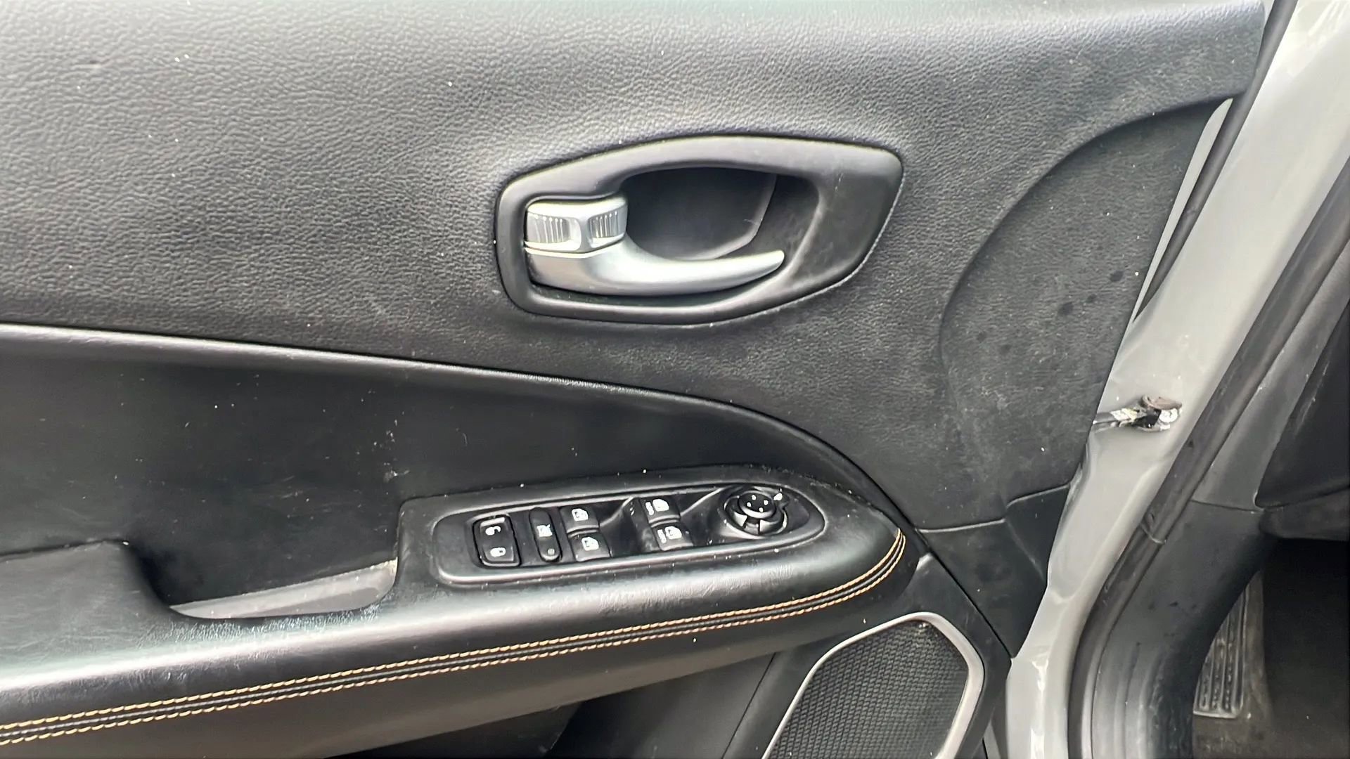 Used 2020 Jeep Compass Limited image 22