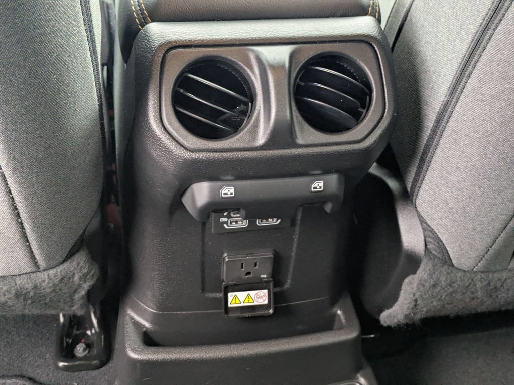 Used 2025 Jeep Wrangler Unlimited Sahara w/ Safety Group AWD/4WD image 26