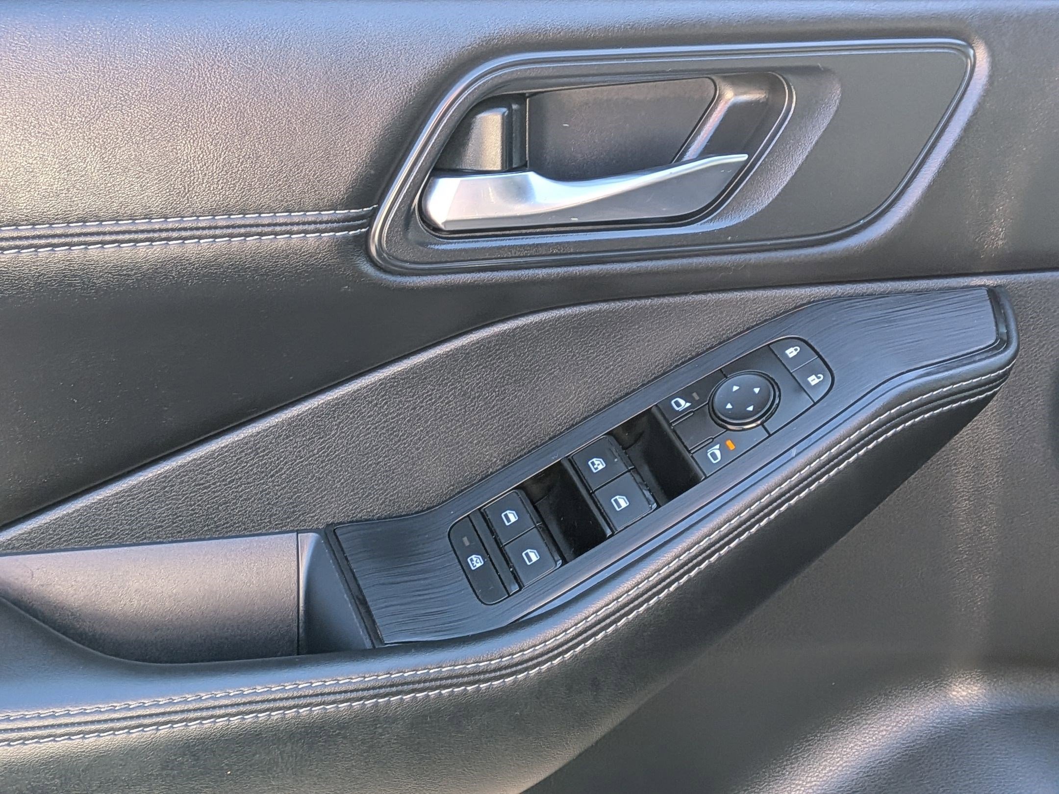 Used 2023 Nissan Rogue SV w/ SV Premium B Package image 15