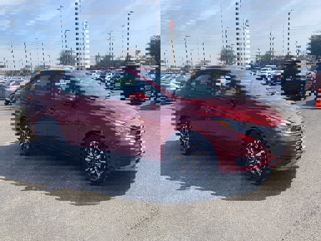 Used 2025 Nissan Versa SV image 2