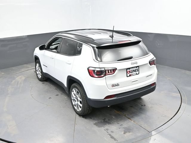 Used 2025 Jeep Compass Limited AWD/4WD image 40