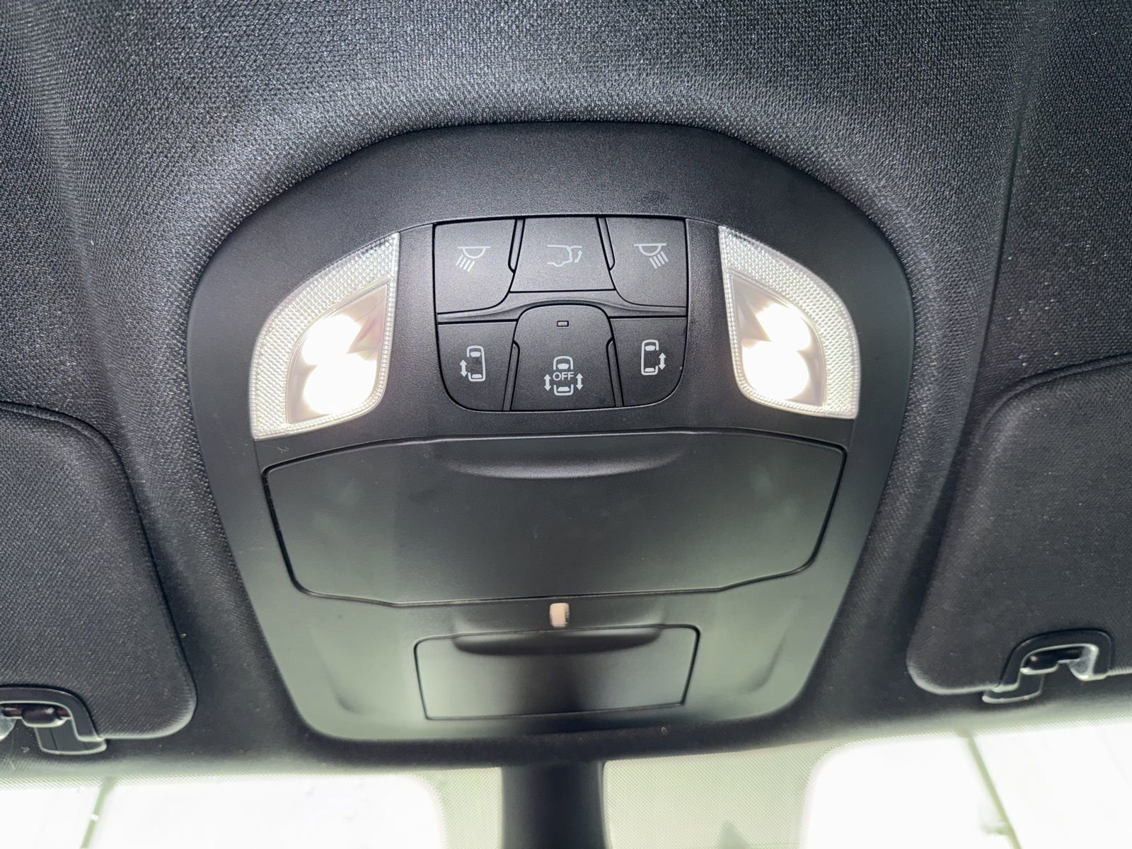 Used 2024 Chrysler Pacifica Select image 34