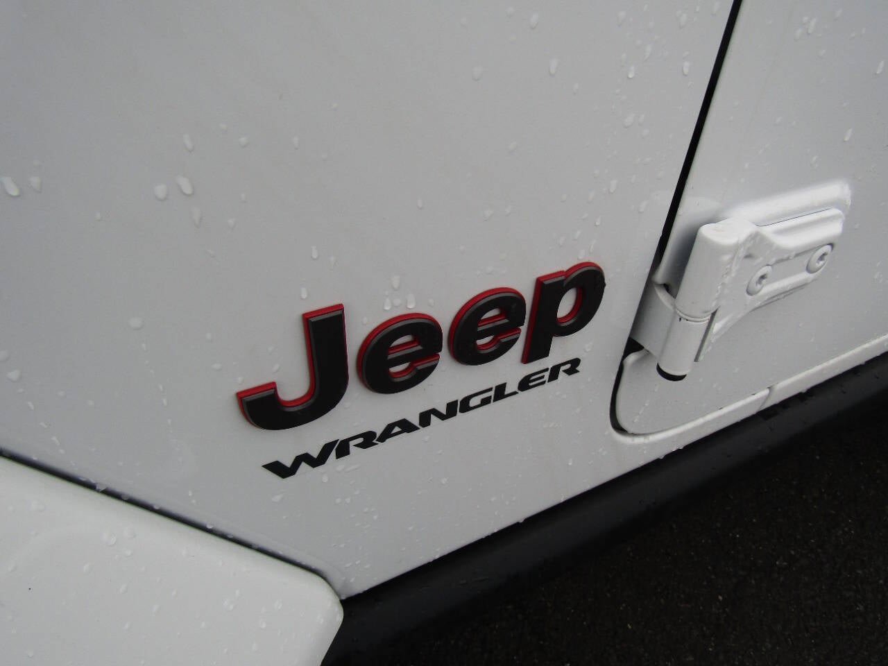 Used 2018 Jeep Wrangler Rubicon w/ Cold Weather Group image 32