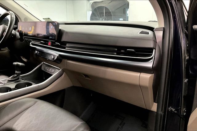 Used 2025 Kia Carnival image 19