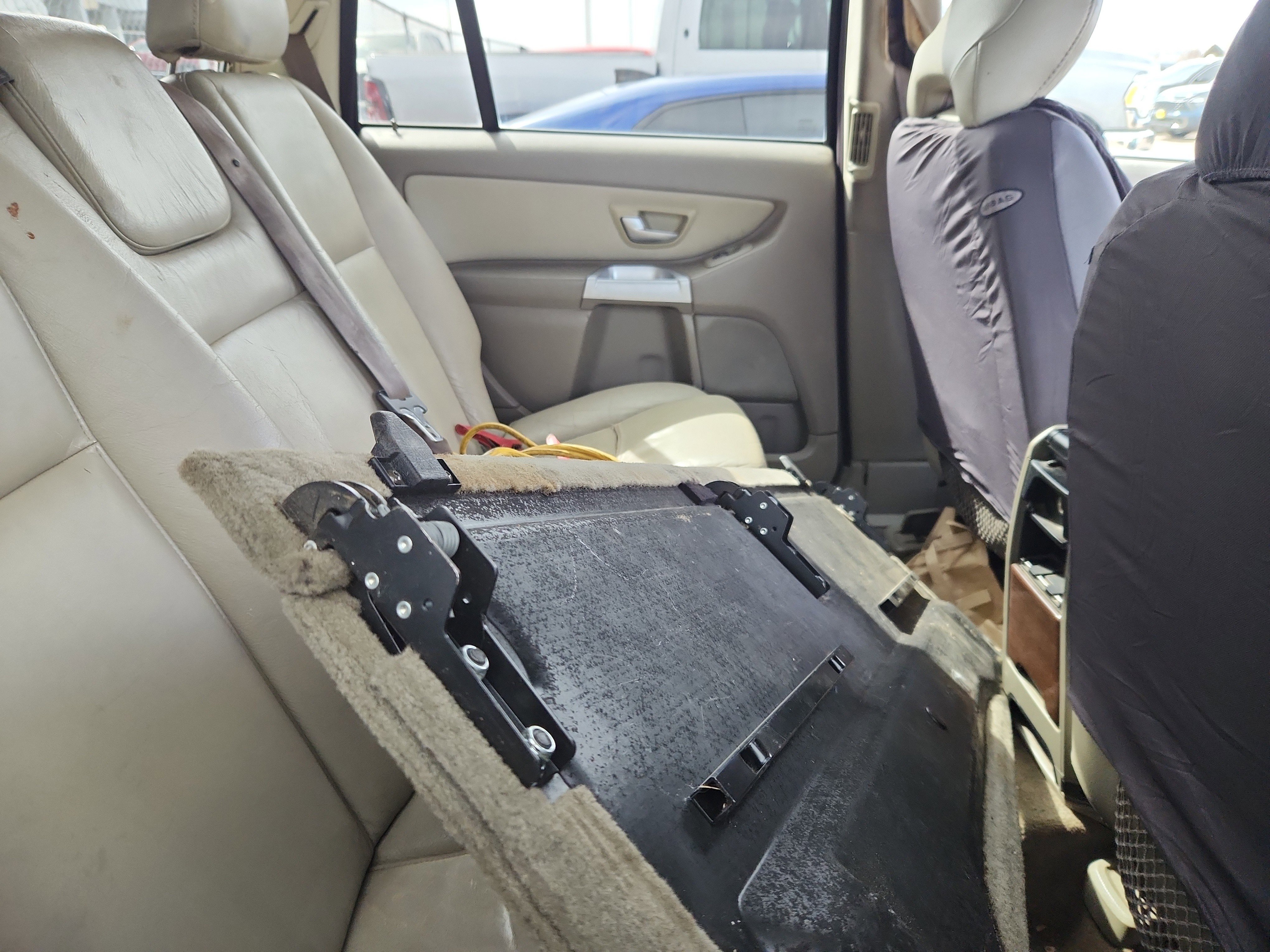 Used 2004 Volvo XC90 2.5T image 9