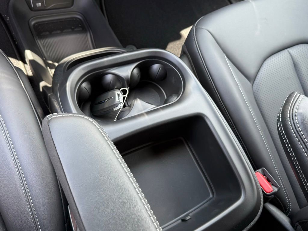 Used 2025 Chrysler Pacifica Select FWD image 28