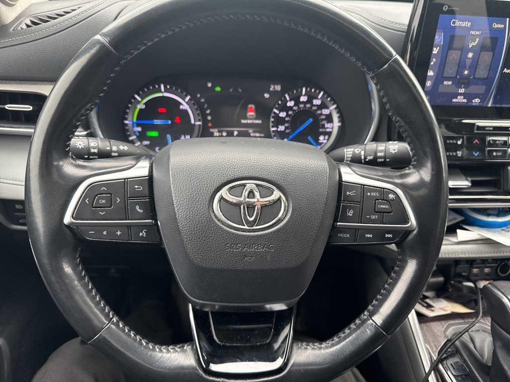 Used 2021 Toyota Highlander Limited image 17
